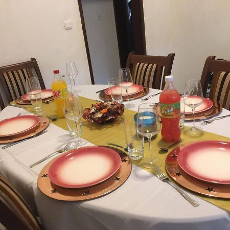 Résidence Jeanne à Yaoundé Messamengo . Duplex Extérieur photo