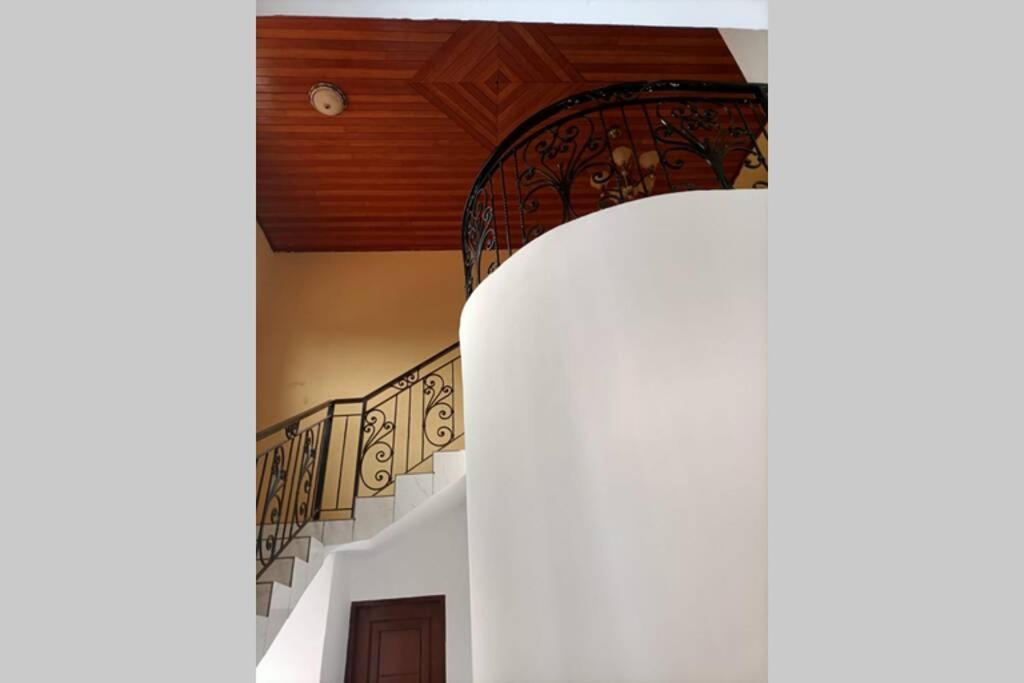 Résidence Jeanne à Yaoundé Messamengo . Duplex Extérieur photo