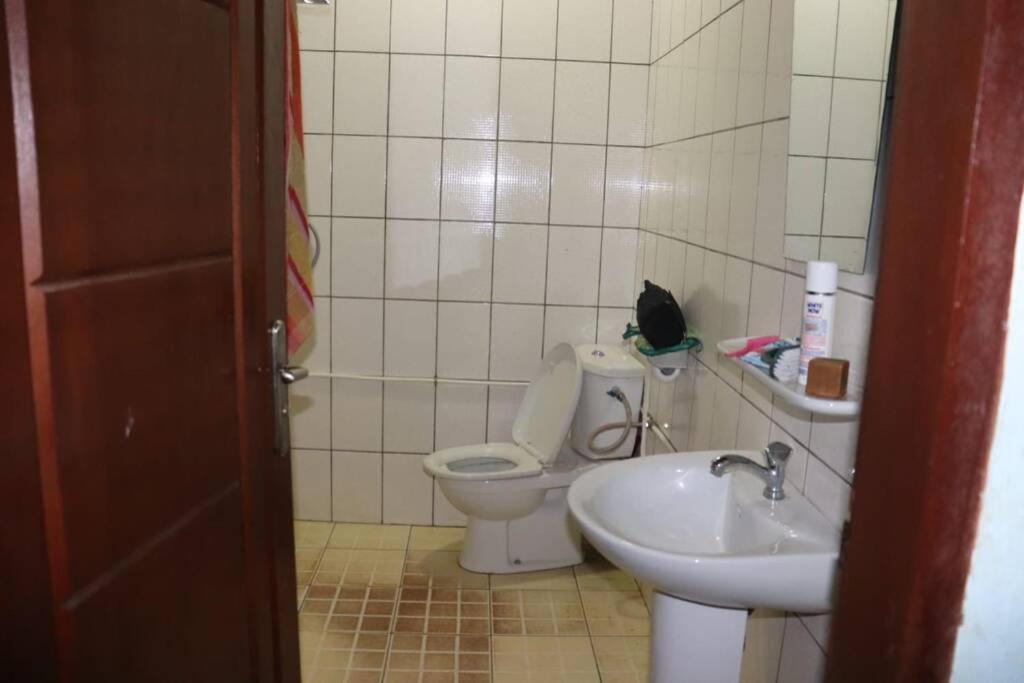 Résidence Jeanne à Yaoundé Messamengo . Duplex Extérieur photo