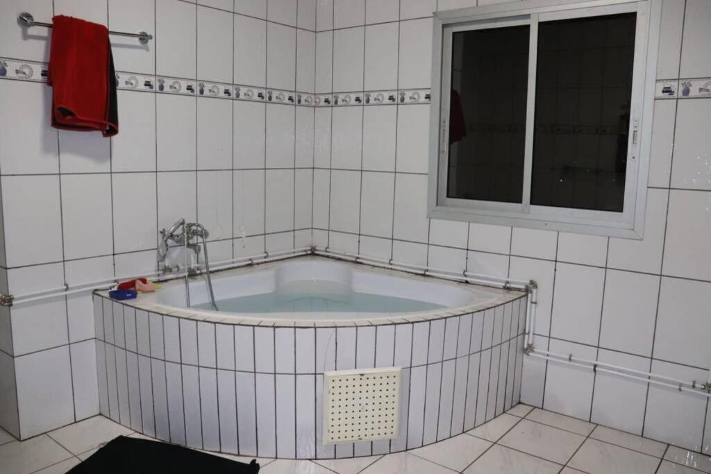 Résidence Jeanne à Yaoundé Messamengo . Duplex Extérieur photo
