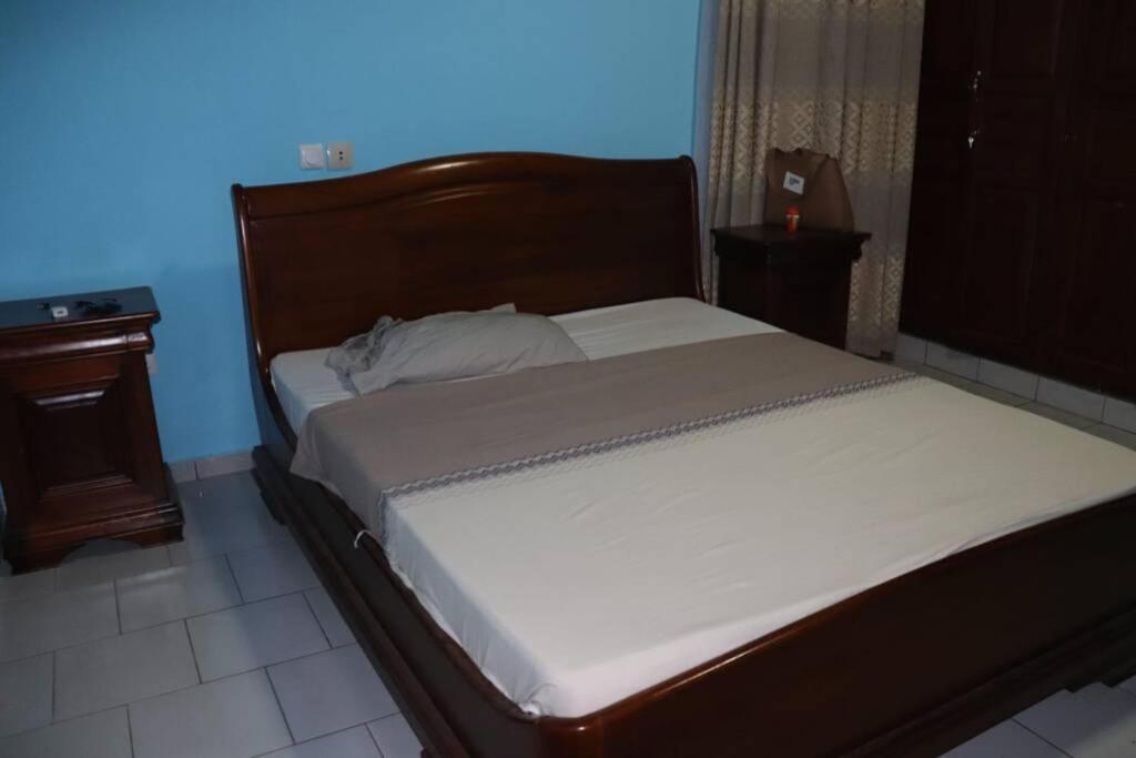 Résidence Jeanne à Yaoundé Messamengo . Duplex Extérieur photo