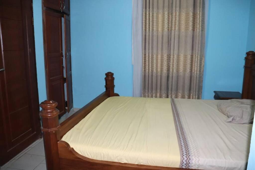 Résidence Jeanne à Yaoundé Messamengo . Duplex Extérieur photo