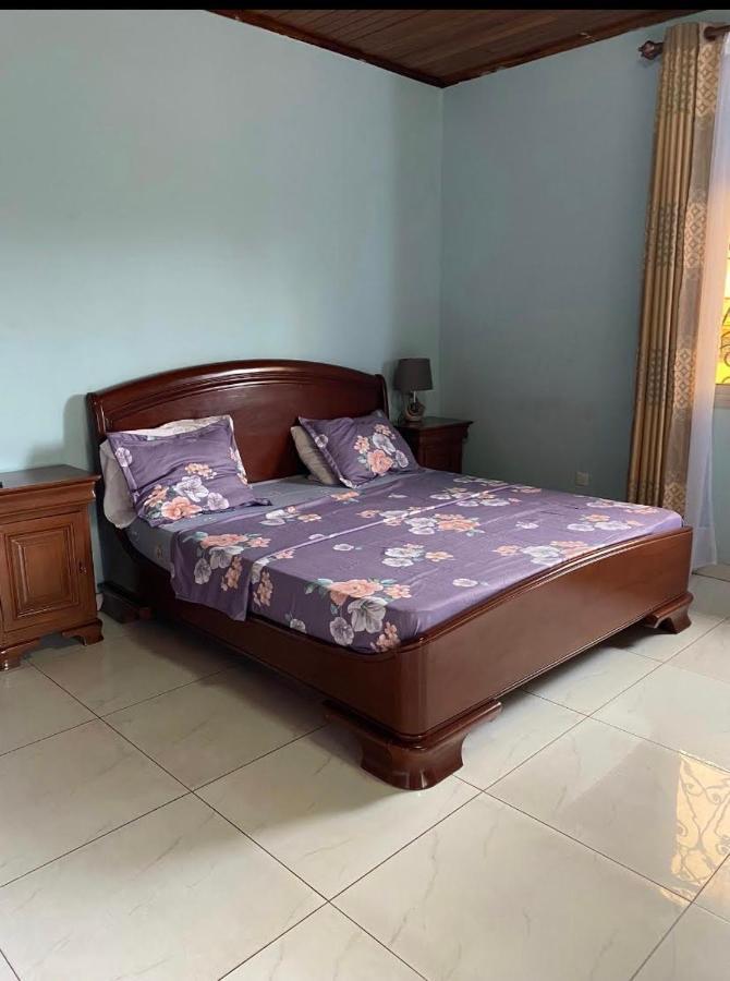 Résidence Jeanne à Yaoundé Messamengo . Duplex Extérieur photo