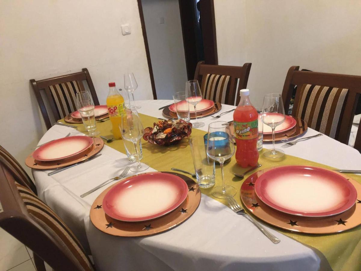 Résidence Jeanne à Yaoundé Messamengo . Duplex Extérieur photo