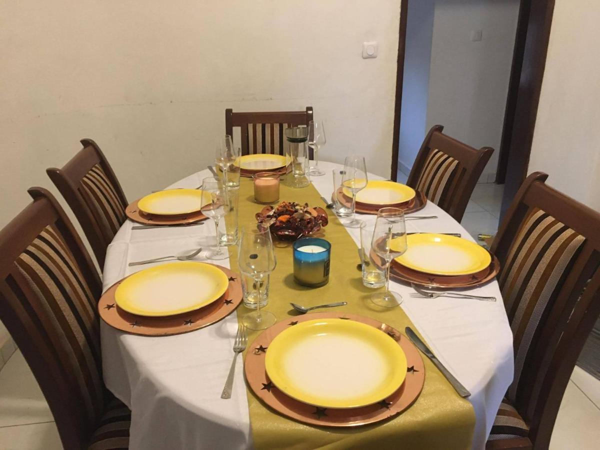Résidence Jeanne à Yaoundé Messamengo . Duplex Extérieur photo